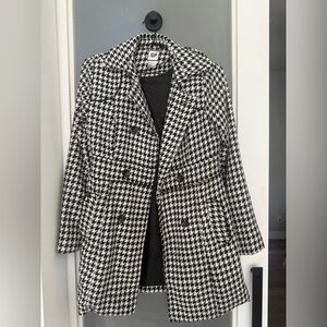 GAP Black and White Houndstooth Trench Coat